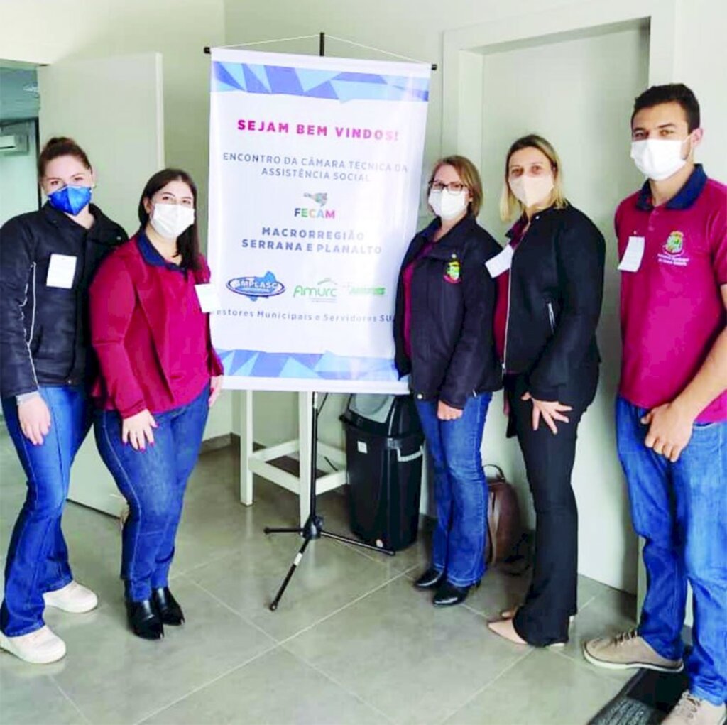 Profissionais de Abdon Batista participam de encontro da câmara técnica de Assistência Social da Macrorregião Serrana e Planalto