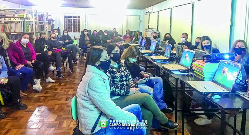 Curso de informática é disponibilizado para a comunidade, professores e alunos da rede municipal e estadual de Campo Belo do Sul