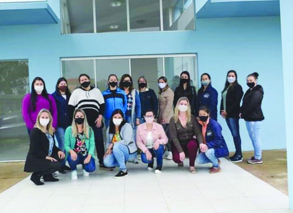 Secretaria Municipal de Educação realiza Seminário de Experiências Pedagógicas em Cerro Negro