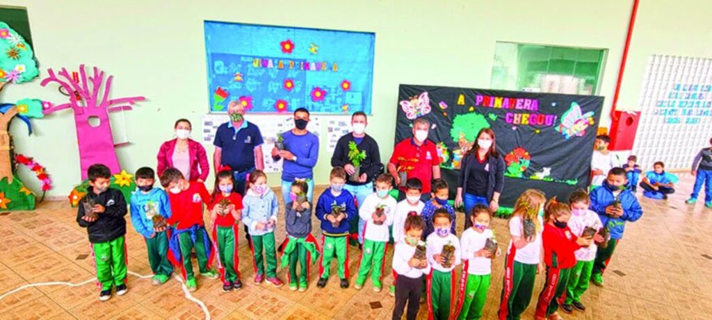 Dia da Árvore é celebrado com atividades no Centro Municipal de Ensino de Abdon Batista