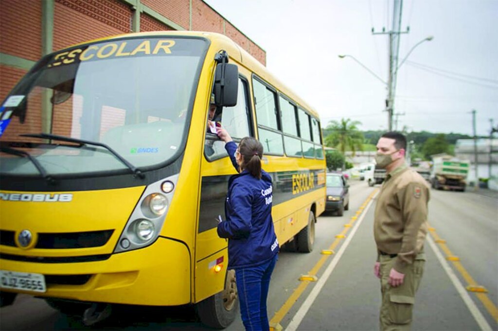 Administração municipal realizou pedágio de conscientização em prol da campanha setembro amarelo em Celso Ramos