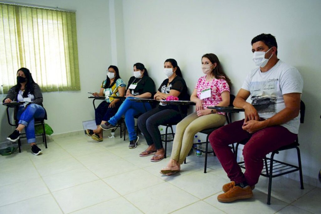 Workshop 02 - Liderança e comprometimento - Liderar outros:  relacionar-se, é o segundo tema a ser abordado em programa de capacitação em Cerro Negro