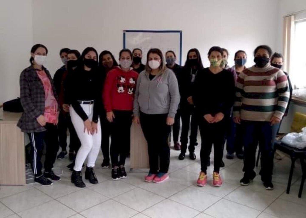 Gestantes participantes do  Programa Violetas participam de  palestra com nutricionista em Cerro Negro