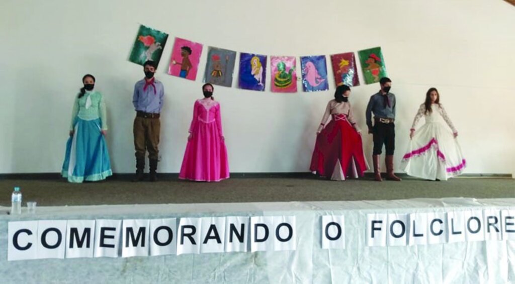 Semana do Folclore é  comemorada em escolas de Esmeralda