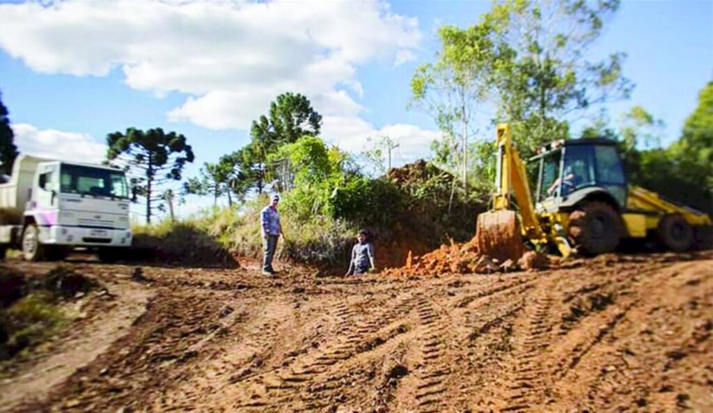 Manutenção e melhorias no meio rural em Celso Ramos