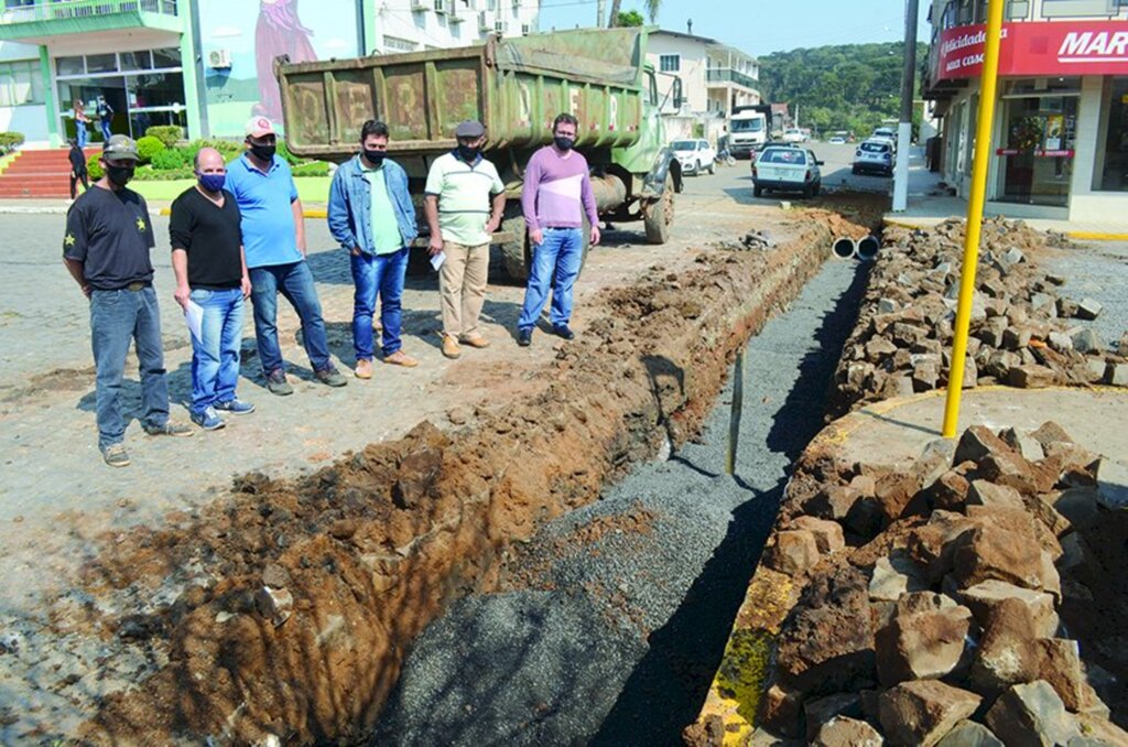 Nova tubulação no centro da cidade de Anita Garibaldi