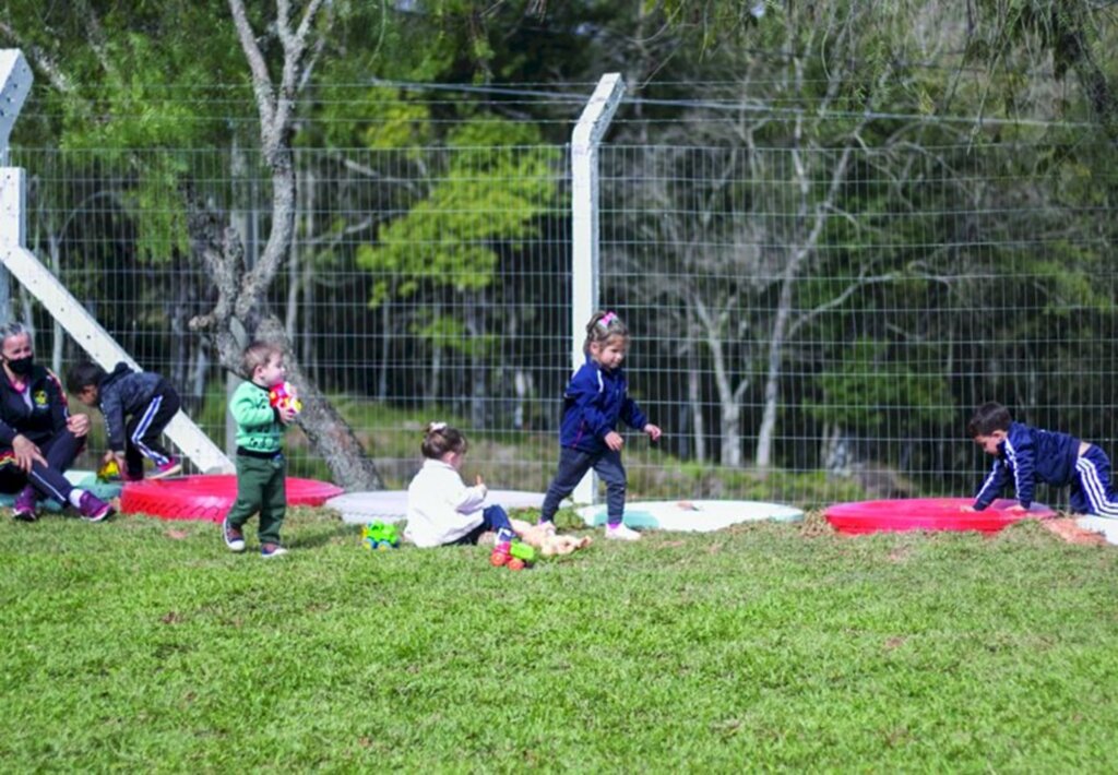 Escola Núcleo Municipal Rafaela Pizetti Suppi recebeu plantio de grama em Celso Ramos