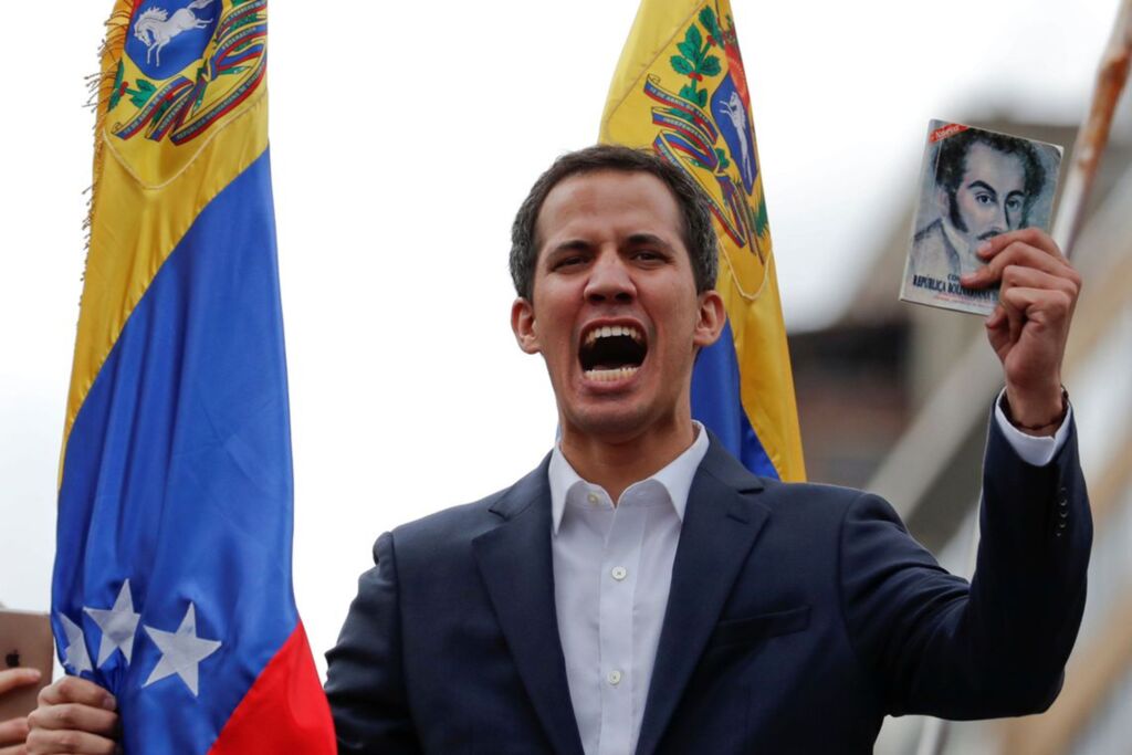 Líder da oposição se declara presidente da Venezuela