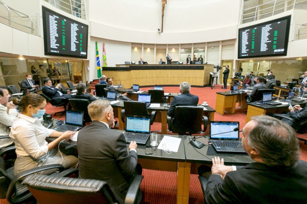 FOTO: Rodolfo Espínola/Agência AL - Deputados participam da votação da PEC 1/2019; matéria ainda será votada em segundo turno