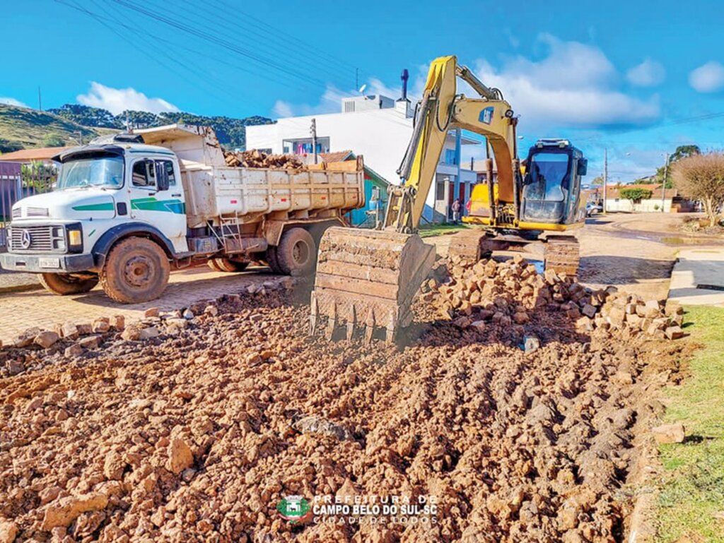 Obras de pavimentação com lajotas são iniciadas  no centro de Campo Belo do Sul