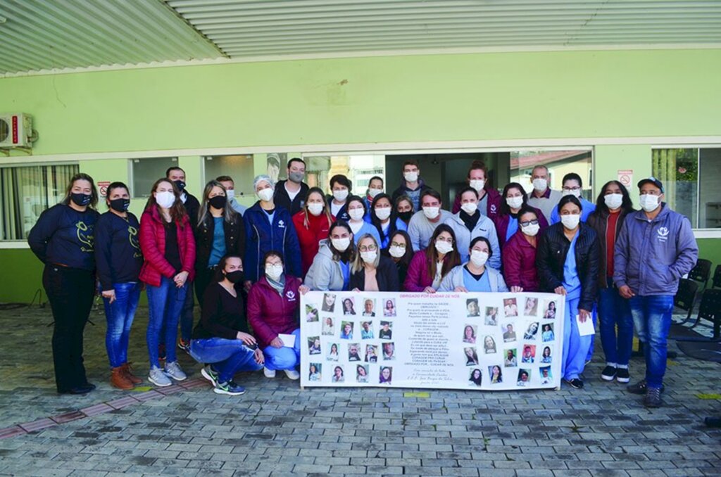 Escola José Borges da Silva  homenageia profissionais da  saúde de Anita Garibaldi