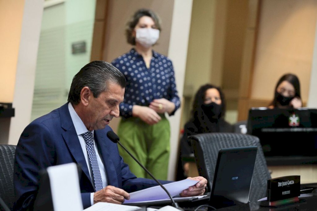 FOTO: Solon Soares/Agência AL - Deputado Julio Garcia, presidente da Assembleia, durante a sessão da manhã desta quinta (17)