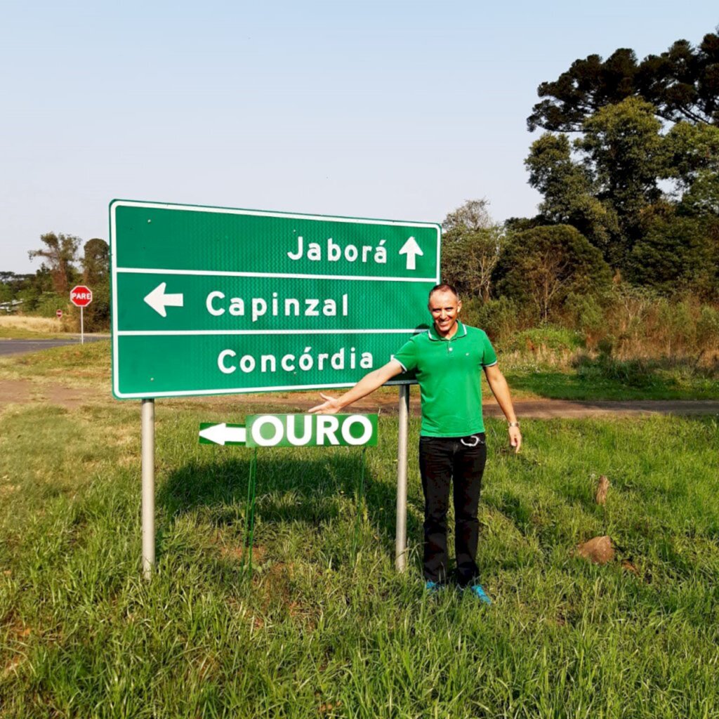 Depois... OURO EXISTE!. - Agora sim, tem o nome do território Ourense na SC-467 entre Jaborá e Ouro