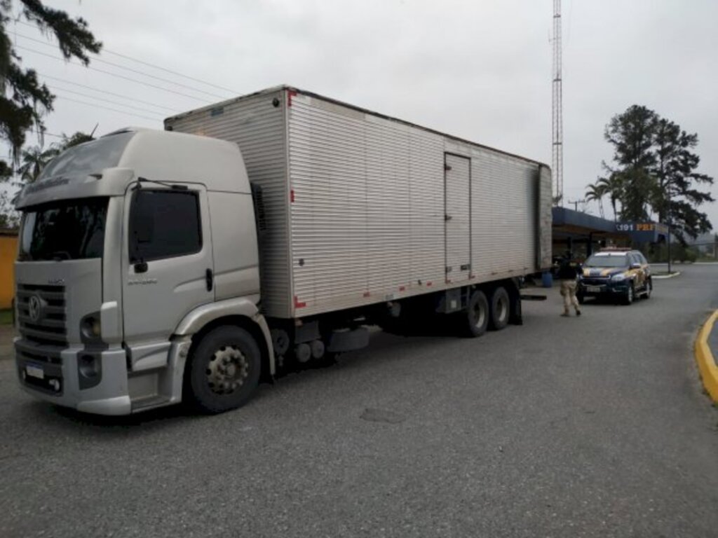 Foto: Divulgação/SEF - Na ação, realizada em parceria com a Polícia Rodoviária Federal, os documentos apresentados pelo motorista indicaram falsa origem e falso destinatário.