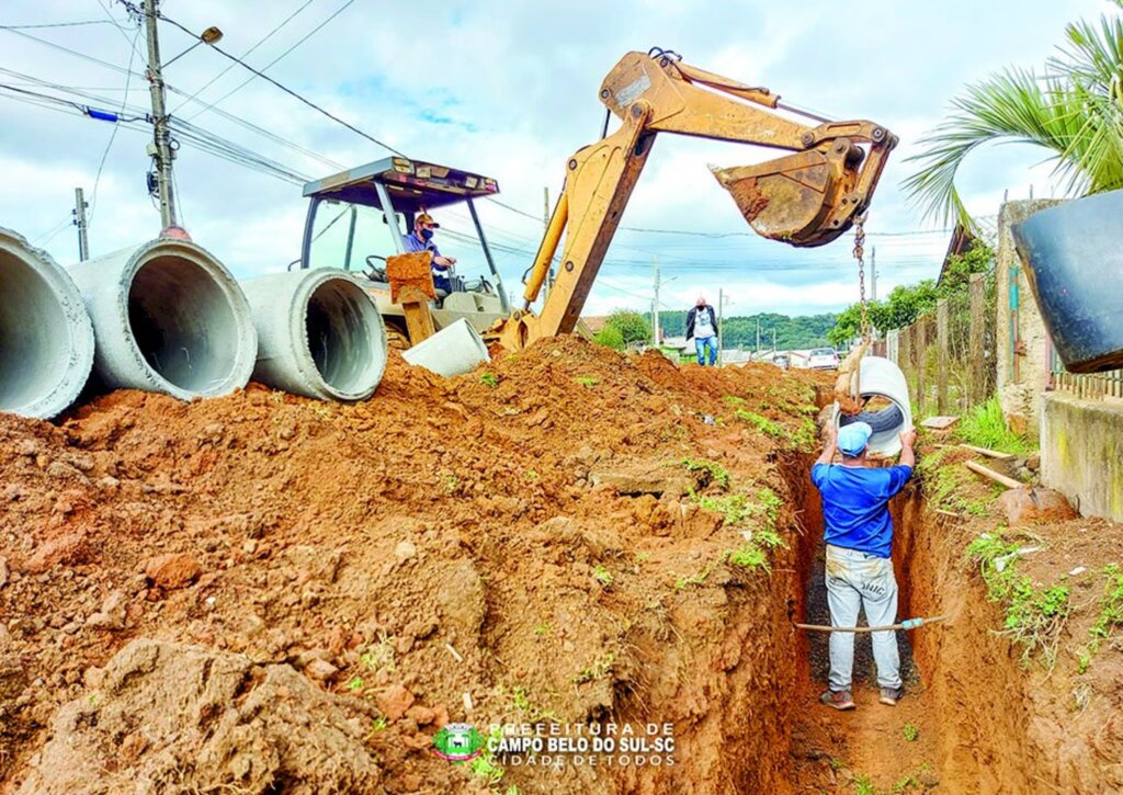 Obras de pavimentação com lajotas são  iniciadas no bairro São Pedro em Campo Belo