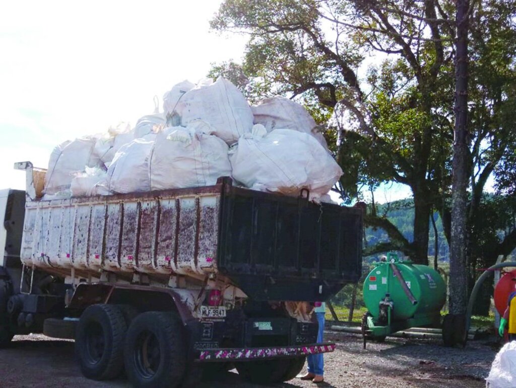 Dia do Campo Limpo coleta embalagens de agrotóxicos  em Abdon Batista