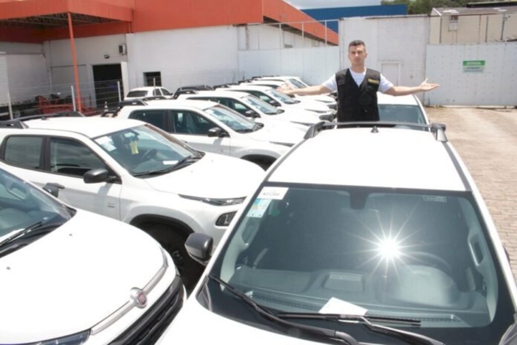 Ministério Público abre inquérito civil para investigar suposta compra irregular de 85 carros de luxo da secretaria de Estado da Educação