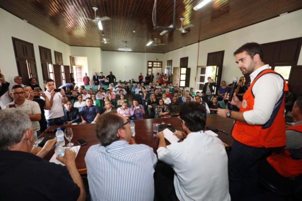 Governador anuncia medidas de emergência em regiões atingidas por enchentes