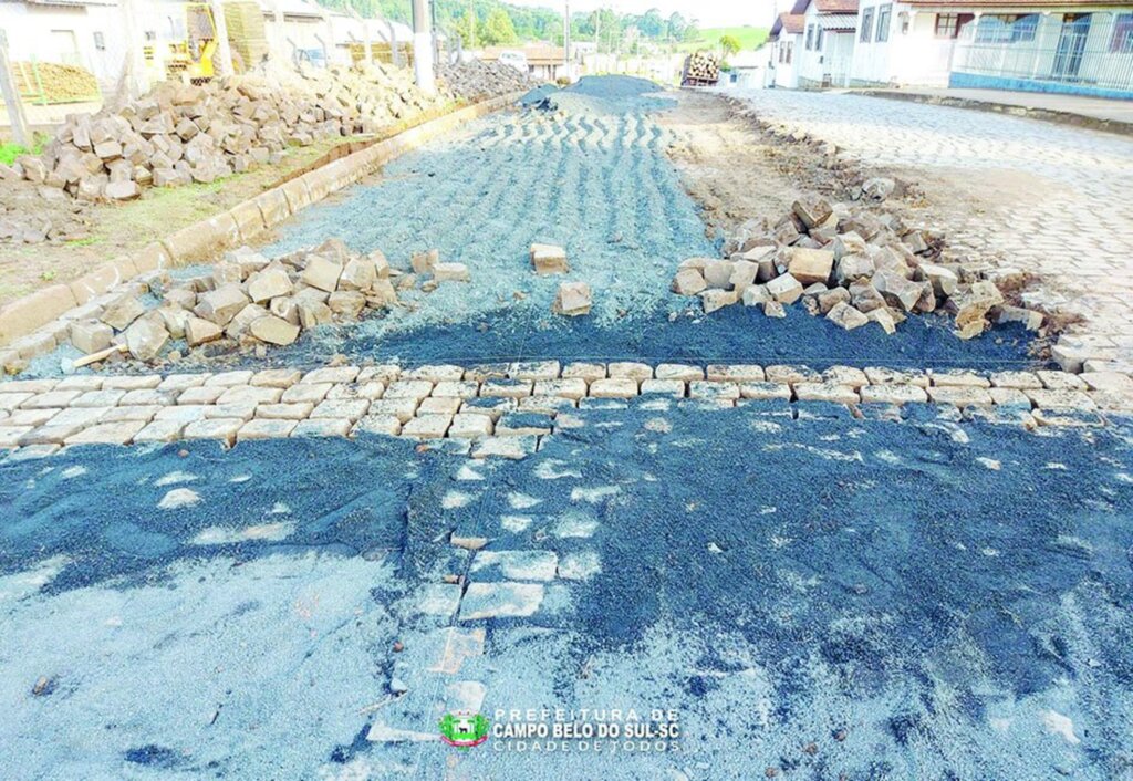 Prefeitura realiza ação de tapa-buraco em  calçamentos do município de Campo Belo do Sul