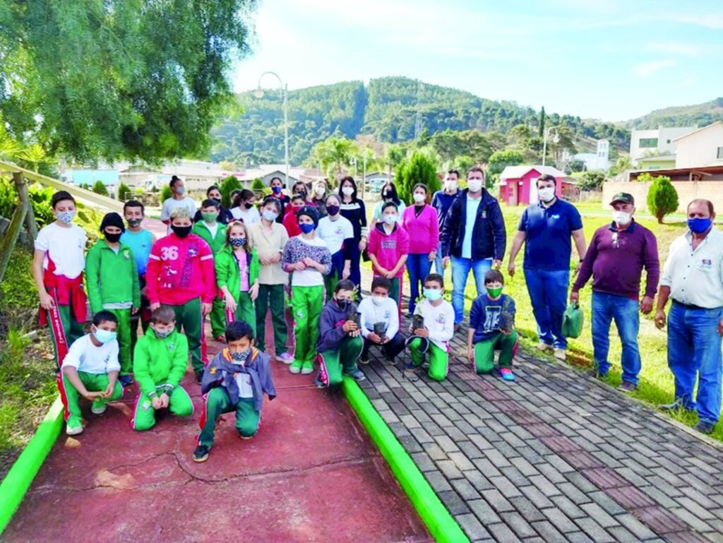 Secretaria de Educação  de Abdon Batista realiza ações alusivas ao Dia Mundial do Meio Ambiente