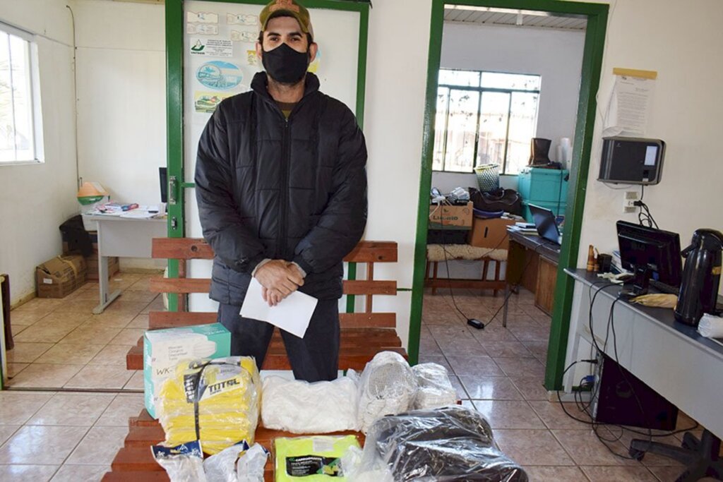 Veterinário recebeu Kit  de Equipamentos de  Proteção Individual em Cerro Negro