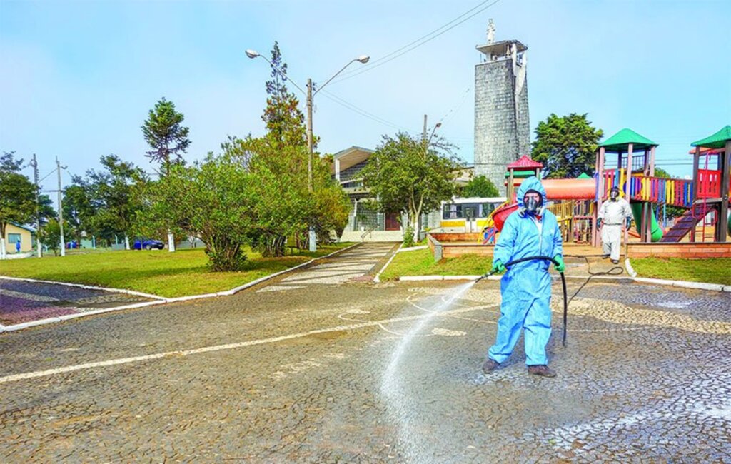 Trabalho de sanitização é realizado para combate à pandemia de Covid-19 em Campo Belo do Sul