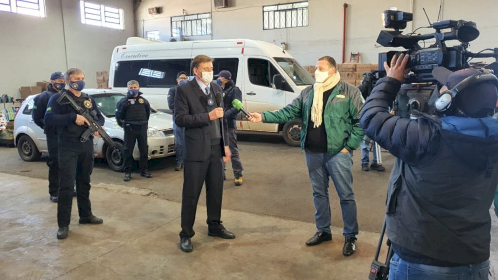 POLÍCIA MILITAR DO PARANÁ: SUA PROTEÇÃO É O NOSSO COMPROMISSO! OPERAÇÃO METRÓPOLIS: A POLÍC - Homem preso é funcionário da Receita Federal