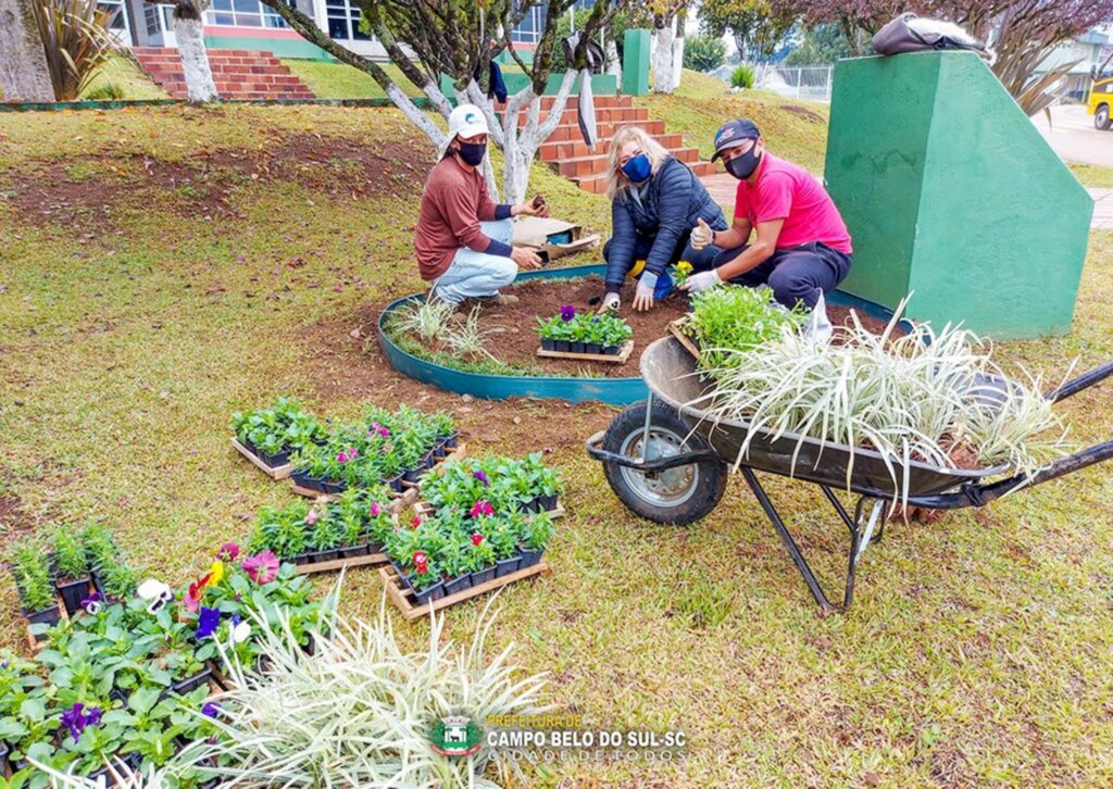 Praças e jardins de Campo Belo do Sul estão recebendo revitalização