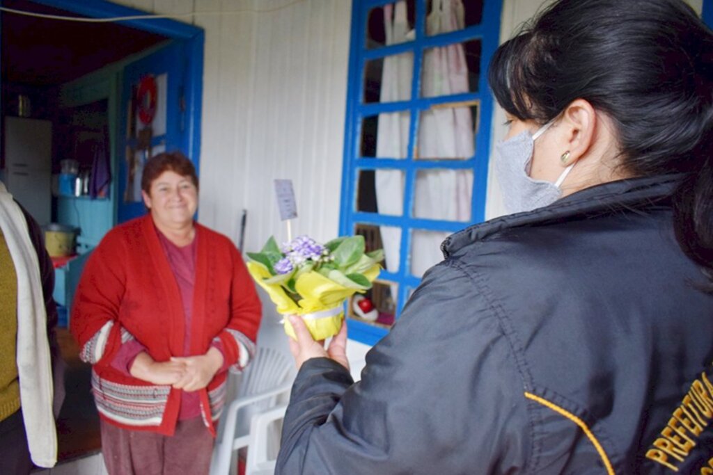 Mães participantes de serviços do CRAS de Cerro Negro recebem homenagem