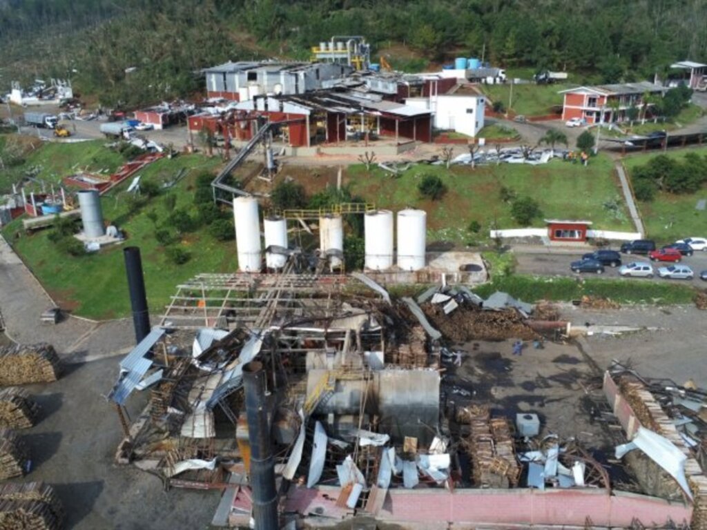 Fotos: Flavio Vieira Junior/DCSC - Até o momento, 26 cidades relataram estragos provocados pelos fortes ventos e granizo. Uma avaliação mais detalhada em campo concluiu que o sistema provocou dois tornados no Estado.