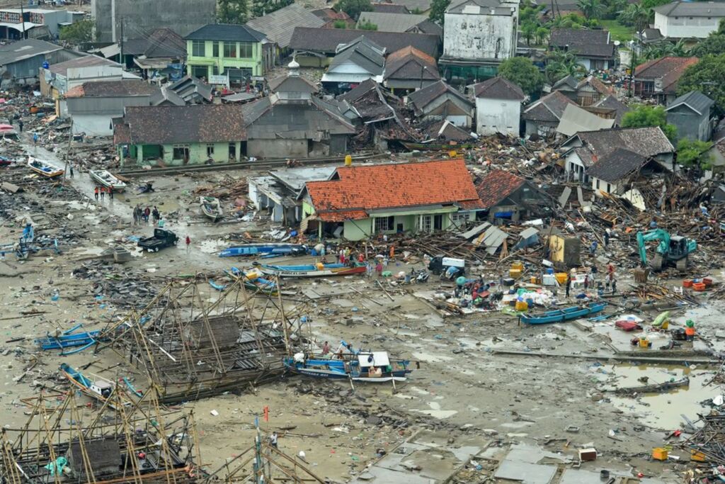 Sob a ameaça de novo tsunami, Indonésia esvazia cidades e vilas
