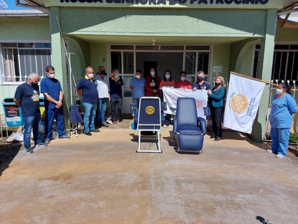 Rotary Club de Campo Belo do Sul entrega poltronas ao Hospital Nossa Senhora do Patrocínio