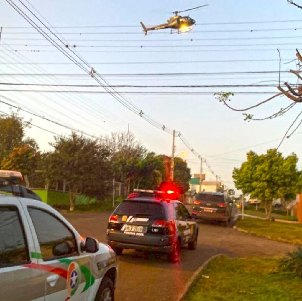 Fotos: Divulgação / Polícia Civil - Os mandados foram cumpridos em bairros de Chapecó.