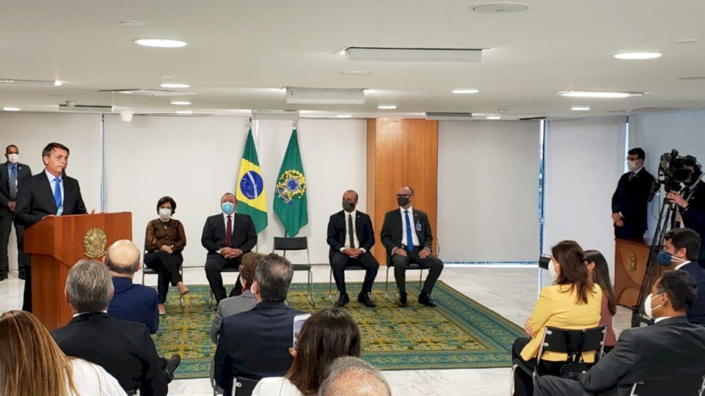 Carmen Zanotto participa do lançamento da MP da Vacina no Palácio do Planalto