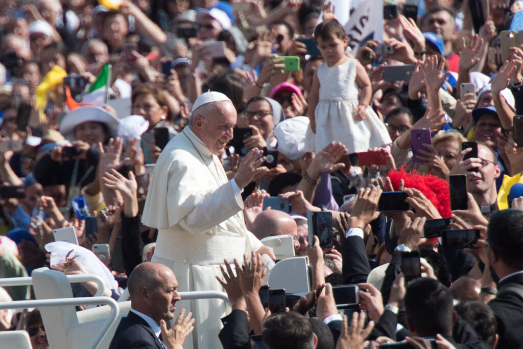 Na Missa do Galo, papa Francisco condena ganância e acúmulo de bens