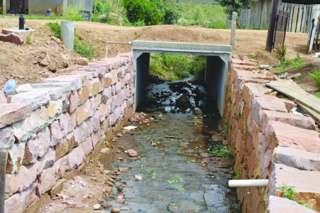 Administração Municipal de Cerro Negro está realizando obra de construção de galeria e muro de contenção