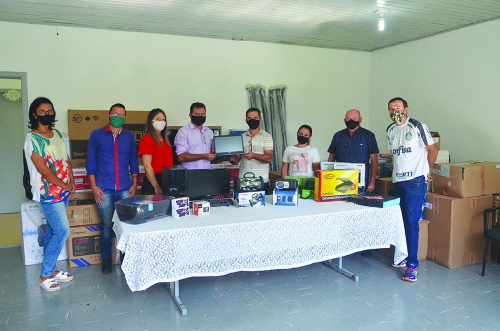 Rede municipal de educação de Anita Garibaldi é contemplada com equipamentos de informática