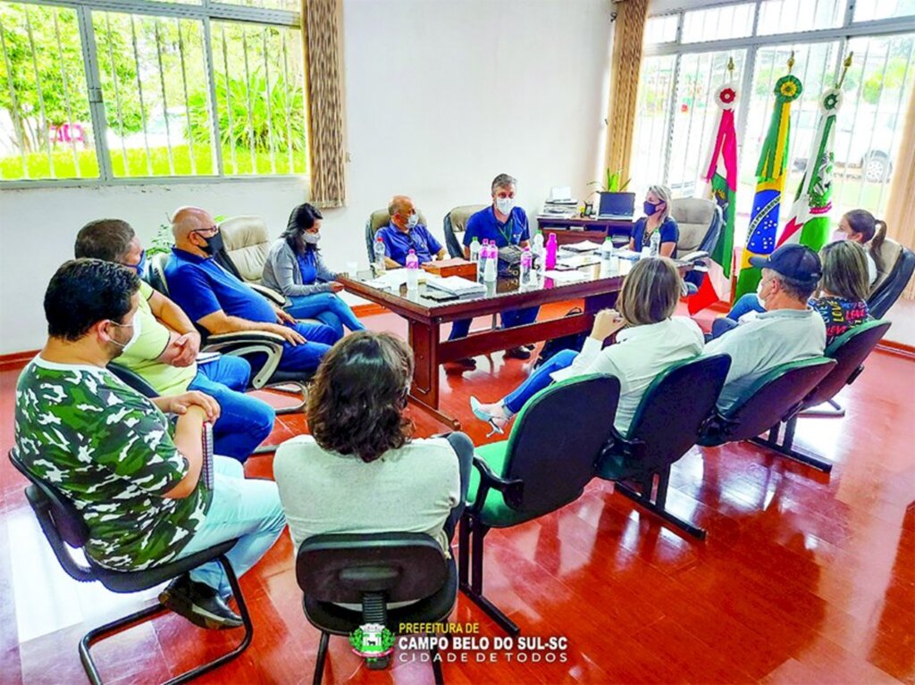 Prefeita Claudiane e secretários se reuniram com a equipe do CISAMA em Campo Belo do Sul