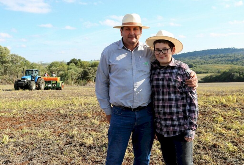 Produtor da Coocam é o entrevistado desta semana no Programa Resenha do Cooperativismo e Agronegócio da Fecoagro