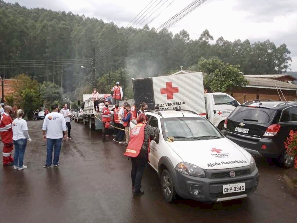 Fotos Divulgação - Valor será doado às famílias de colaboradores da Companhia afetados nos três estados do Sul