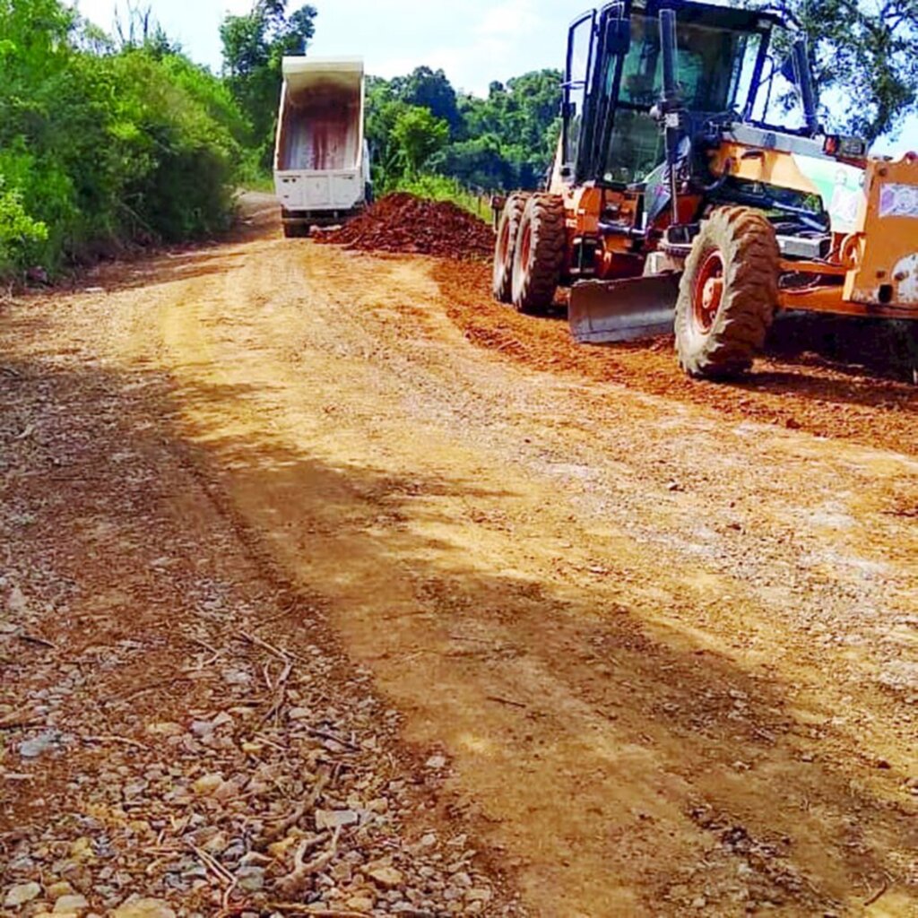 Manutenção nas estradas seguem em andamento