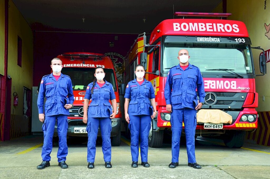 Novos soldados do Corpo de Bombeiros se apresentaram ao Quartel de Anita