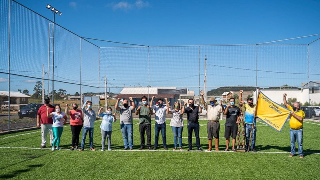 Deputado Marcius Machado inaugura quadra em Capão Alto