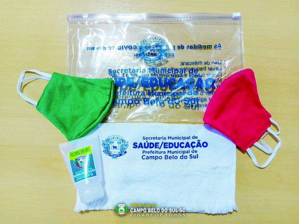 Prefeitura de Campo belo do Sul, através das Secretarias de Saúde e de Educação, faz a entrega de kits de combate à Covid-19