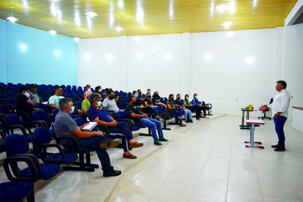 Administração Municipal de Cerro Negro realiza reunião com secretariado e diretório do município