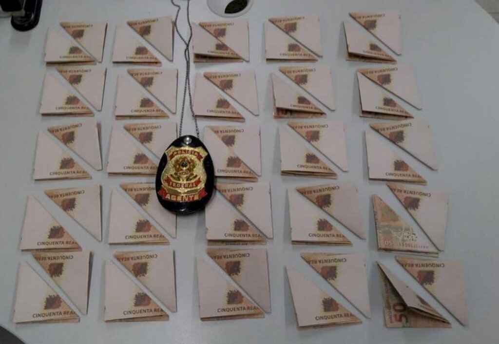 Polícia Federal prende em Lages uma pessoa com R$5.000,00 em dinheiro falso.