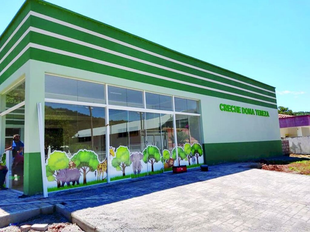 Nova creche sendo preparada para o ano letivo em Abdon Batista