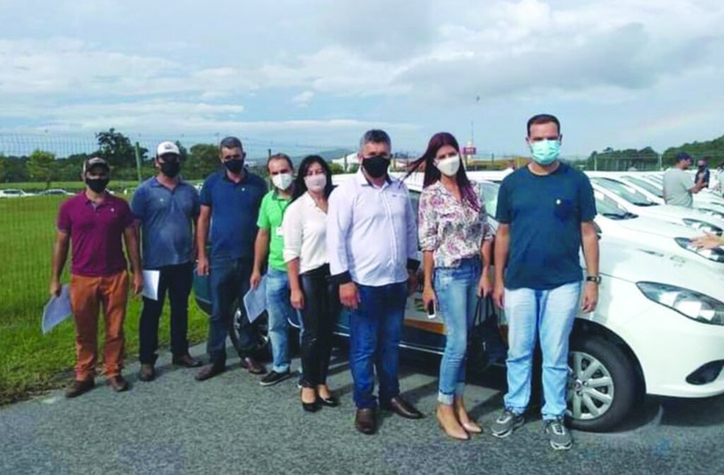 Cinco novos veículos para a Secretaria de Assistência Social e para o CRAS de Cerro Negro