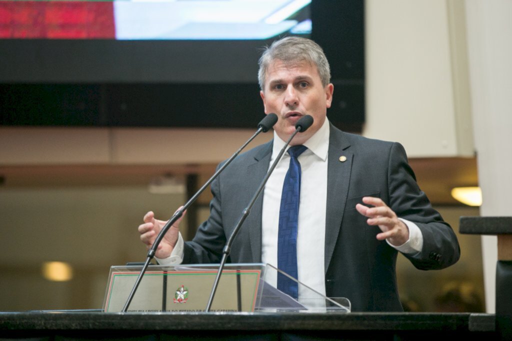 Vinicius Eduardo Schneider Assessoria de Imprensa - Deputado Estadual Altair Silva.