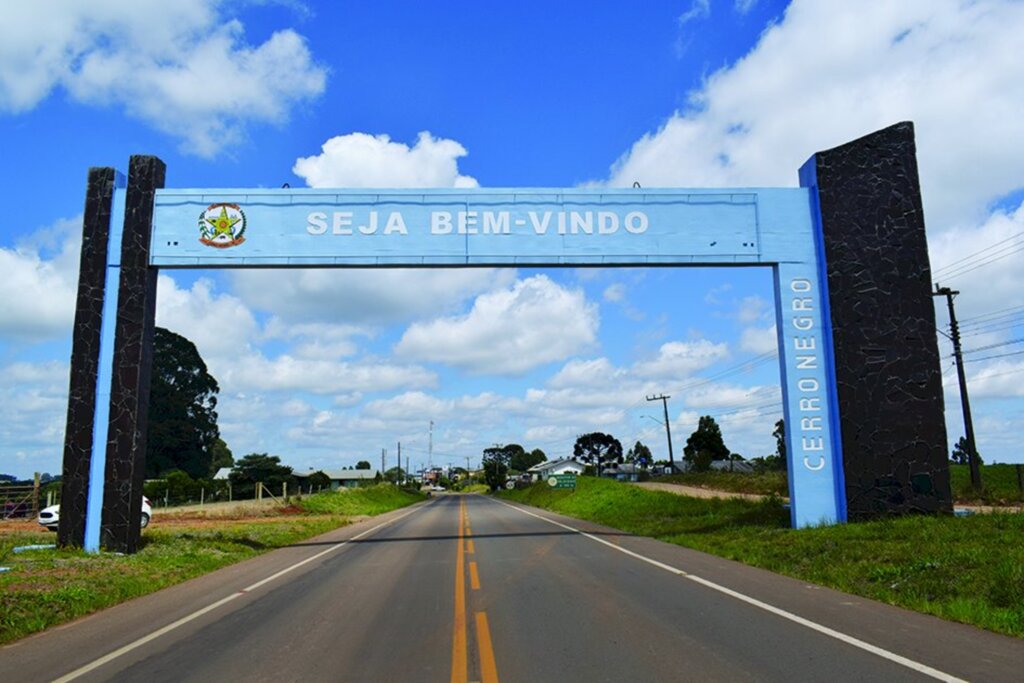 Reforma nos portais do município de Cerro Negro